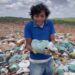 Usando lixão de Açailândia, maranhense explica como os cientistas sabem que o plástico pode levar até 400 anos para se decompor na natureza