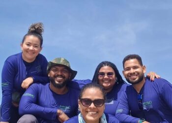 De volta ao lar: tartaruga verde juvenil ‘Amada’ é devolvida ao mar pelo Projeto QUEAMAR em Paulino Neves