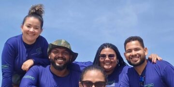 De volta ao lar: tartaruga verde juvenil ‘Amada’ é devolvida ao mar pelo Projeto QUEAMAR em Paulino Neves