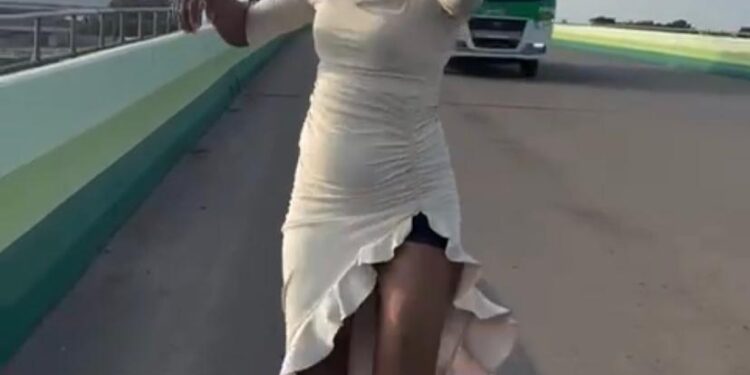 Em busca de fama, influenciadora do Maranhão se arrisca dançando no meio do trânsito