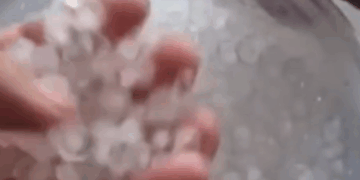 “Bota na cerveja que não estraga!”, brincam moradores após chuva de granizo em Riachão