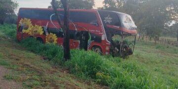 Ônibus interestadual que faz linha de Balsas para Goiânia se envolve em grave acidente e deixa dois mortos na BR-153, em Goiás