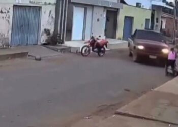 Mulher e duas crianças são atropeladas após motorista invadir calçada em Gonçalves Dias