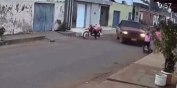 Mulher e duas crianças são atropeladas após motorista invadir calçada em Gonçalves Dias