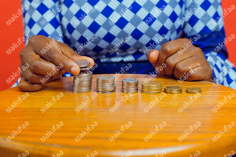 Femme gérant ses finances