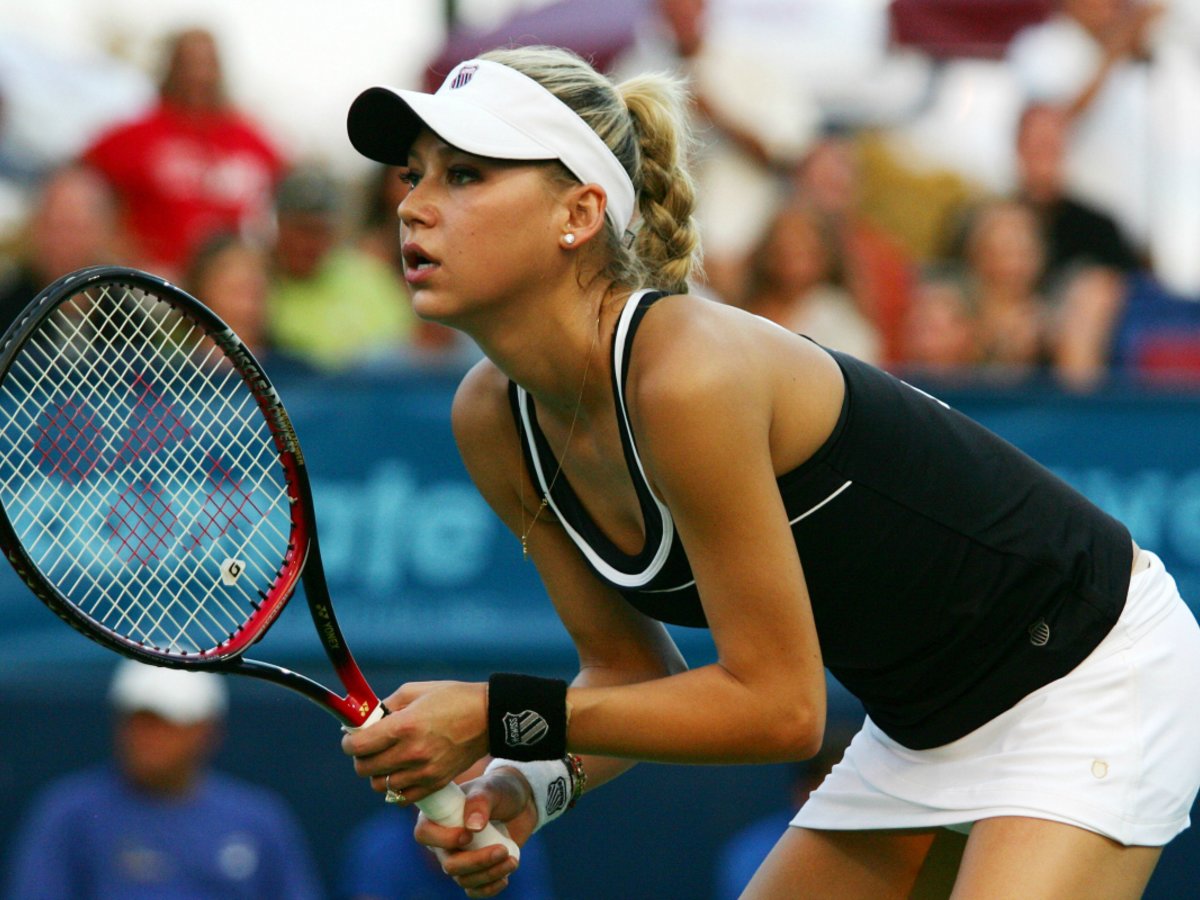 How Anna Kournikova, the former tennis star and wife of singer