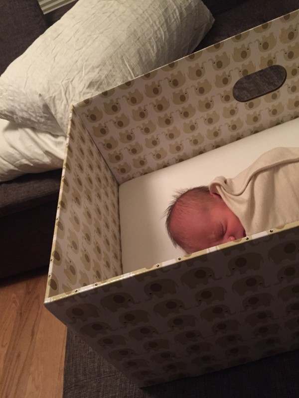 every-newborn-in-finland-sleeps-in-a-cardboard-box-for-the-most-brilliant-reason4