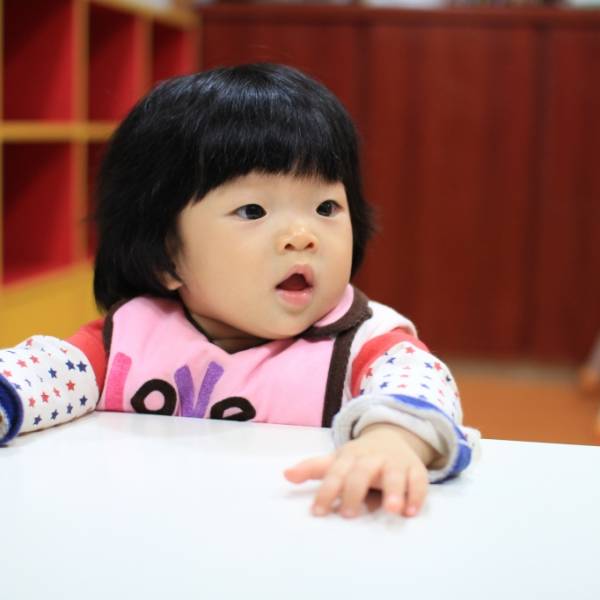 扶著可以站得很穩