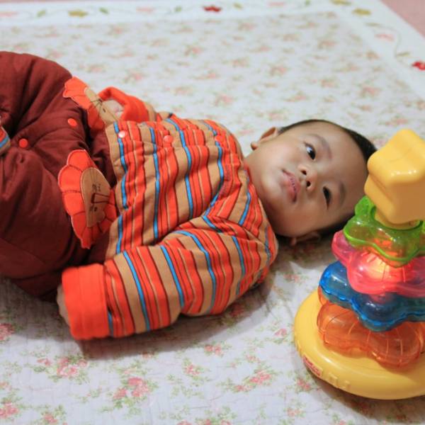 躺著腳會抬的很高