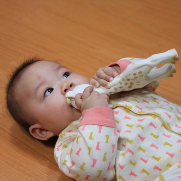 口腔期，不管拿到什麼都往嘴裡吃