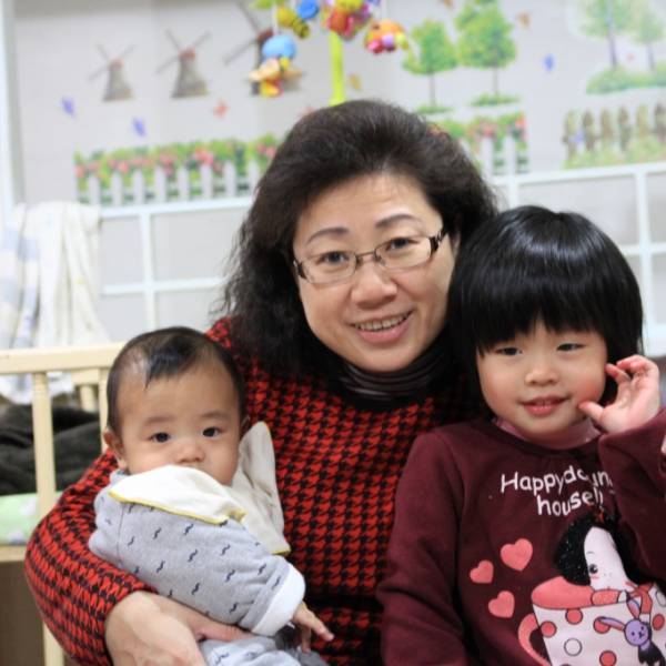 可愛的萱萱和文玲阿姨
