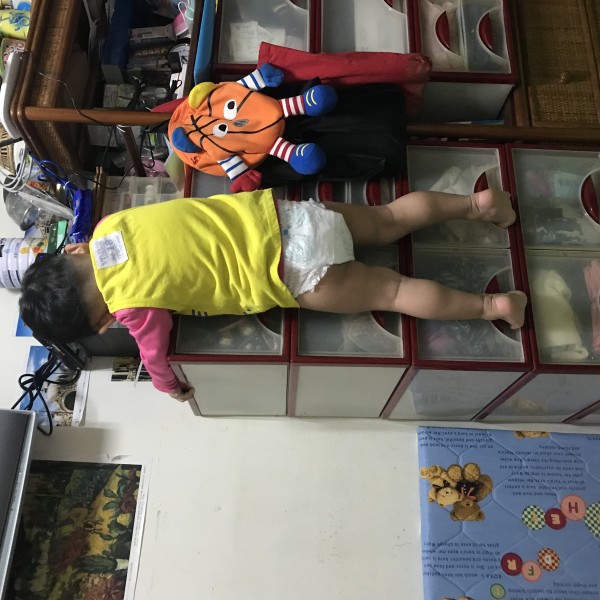 爬高拿東西