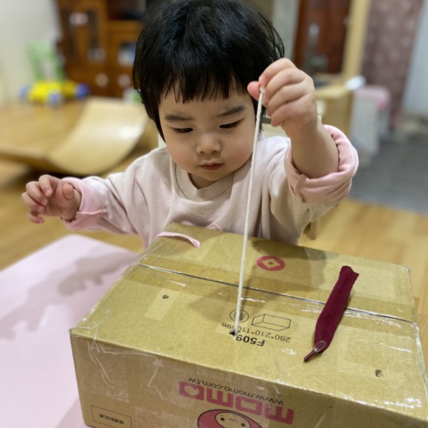 小肌肉活動-拉出箱子裡的盒子