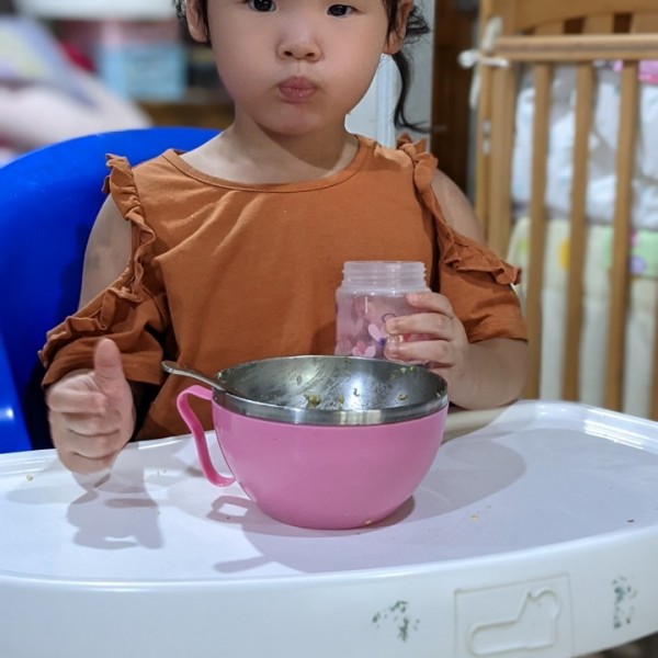 用杯子喝水