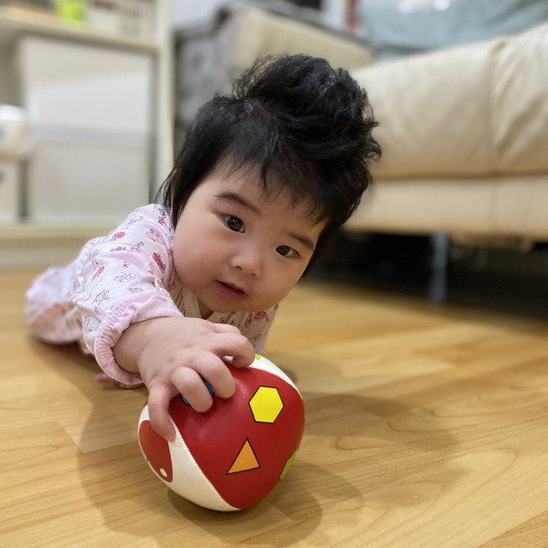 伸手抓物