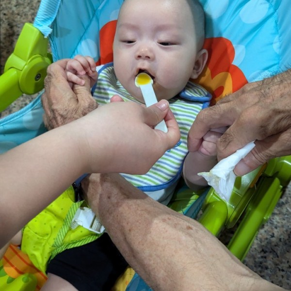 第一次吃副食品