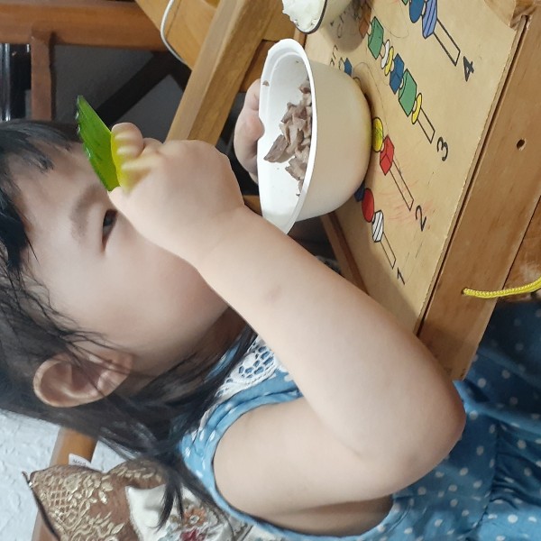 蔡依岑2歲0個月