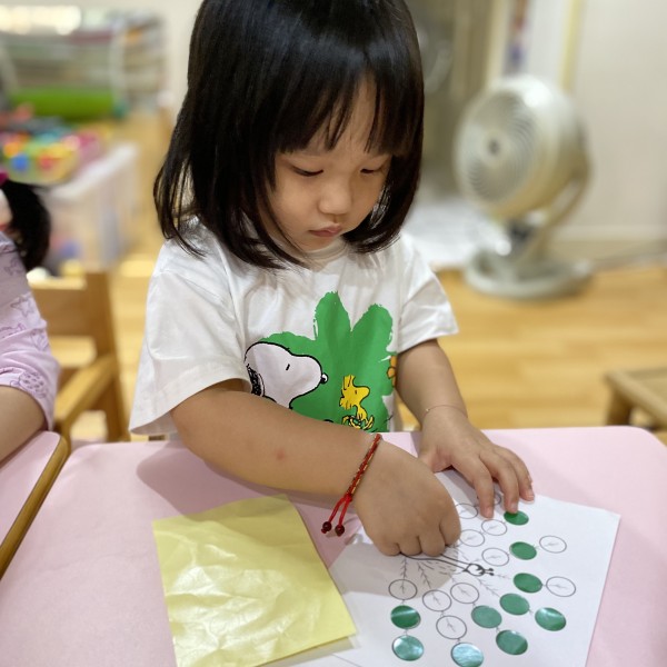 小肌肉活動-撕貼貼紙