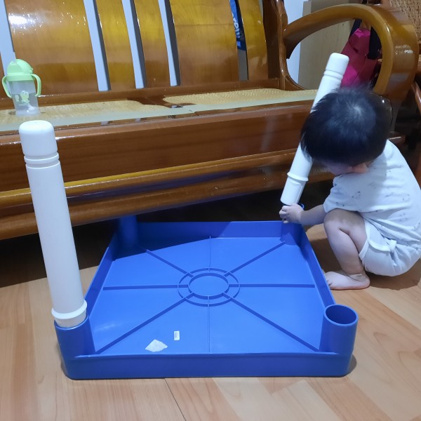 幫忙組裝小桌子