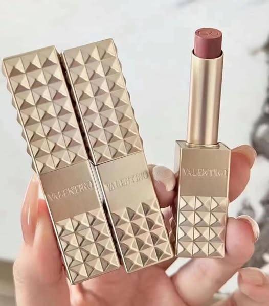 Valentino 新品小樣 熱銷色鉚釘柔霧口紅  S0110