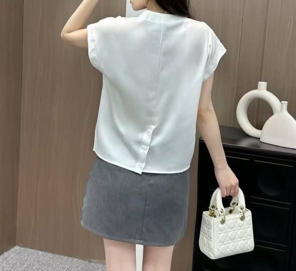 Q* 531圓領後扣造型衣