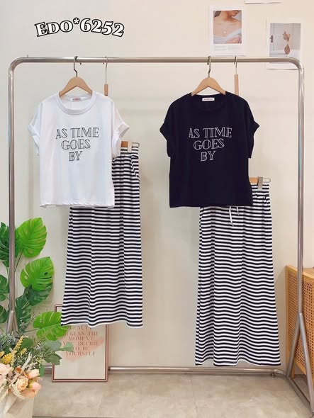 D*526 刺繡英文T+條紋裙