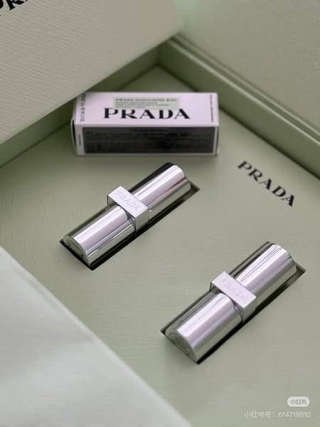 🔥4/1-4/10 指定商品🔥 Prada普拉達革紋極霧唇膏1.3g#B02