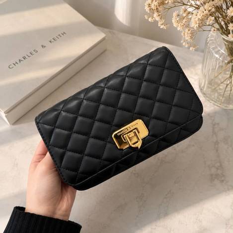 ✨ Charles & Keith 菱格鍊條包