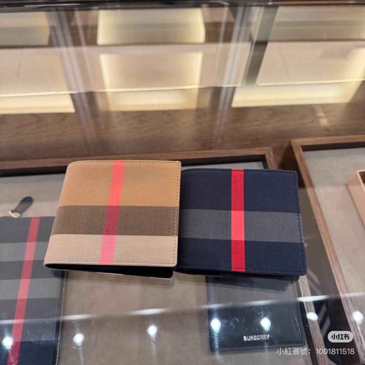 🇬🇧 Burberry 男大人格紋8卡短夾
