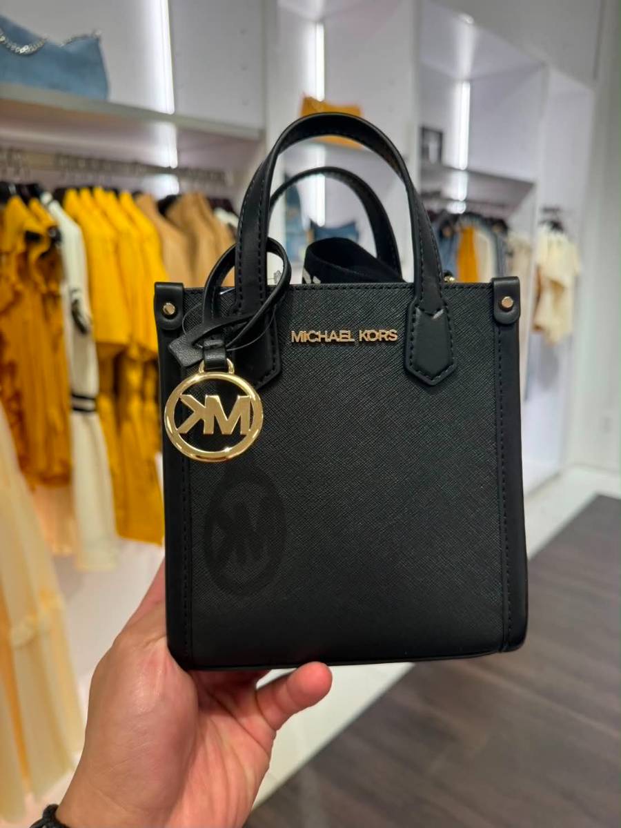 MICHAEL KORS Logo寬背帶斜背包🖤