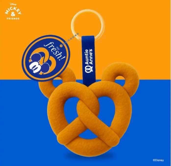 ❣️泰國限定🥨🐭 迪士尼米奇× Auntie Anne’s✨ 特別版蝴蝶餅吊飾