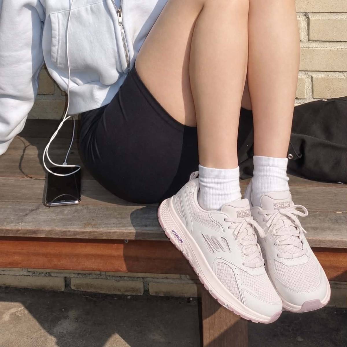  SKECHERS GO RUN 輕量跑鞋