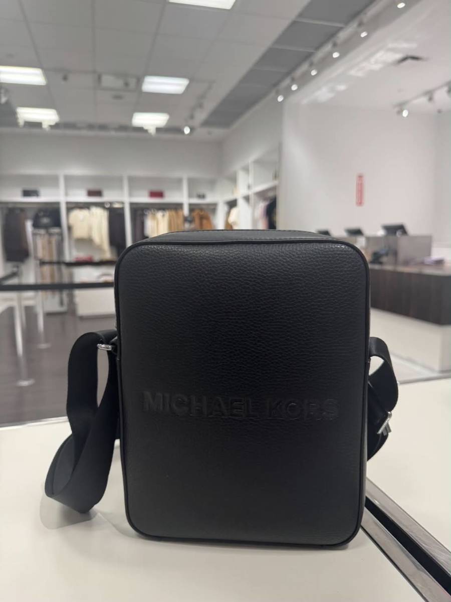 🖤 MICHAEL KORS 男士斜背包