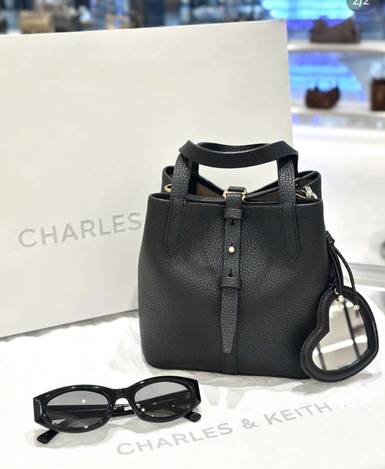 Charles & Keith 經典菜籃子水桶包 🖤
