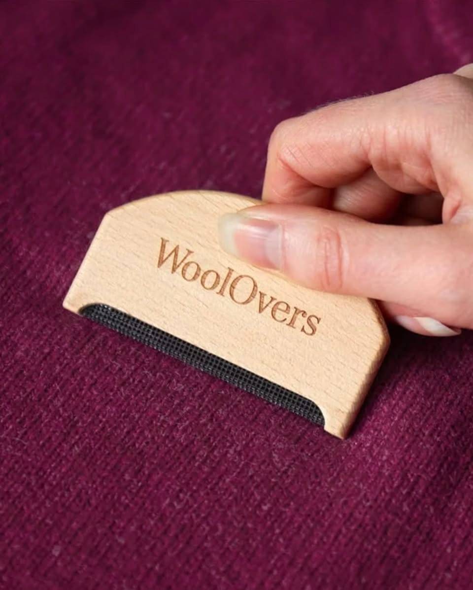 🇬🇧英國WoolOvers Wollkamm (1St.) 天然木質頂級除毛球梳 