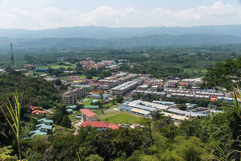 1024px-Tenom_Sabah_TownAndOutskirts2012