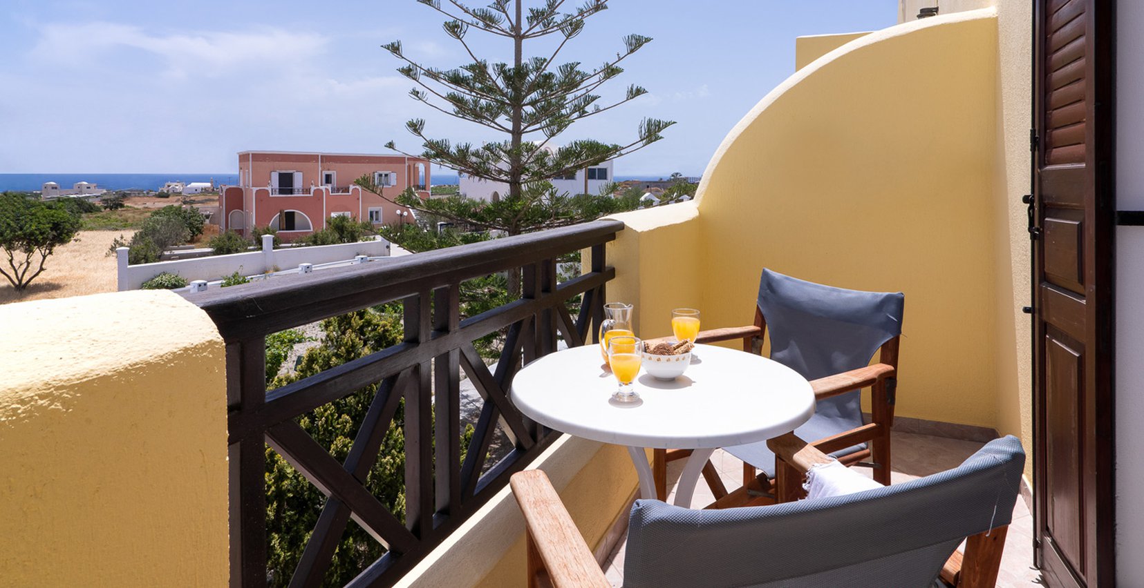 Mandilaria Studios, balcony with a table and sea view