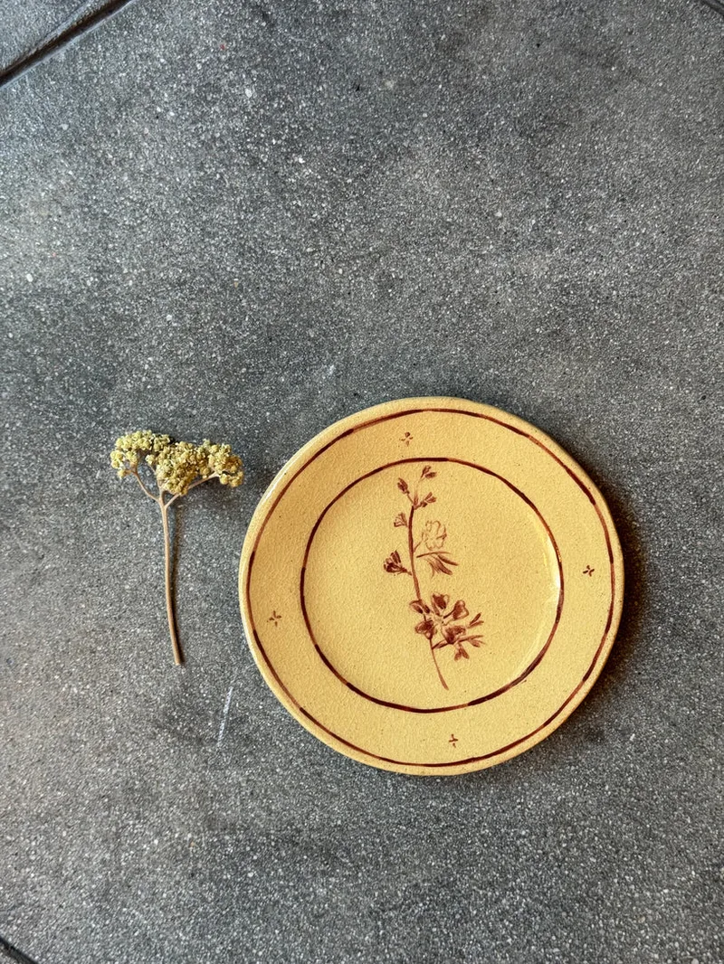 A Simple Flower- Small Plate