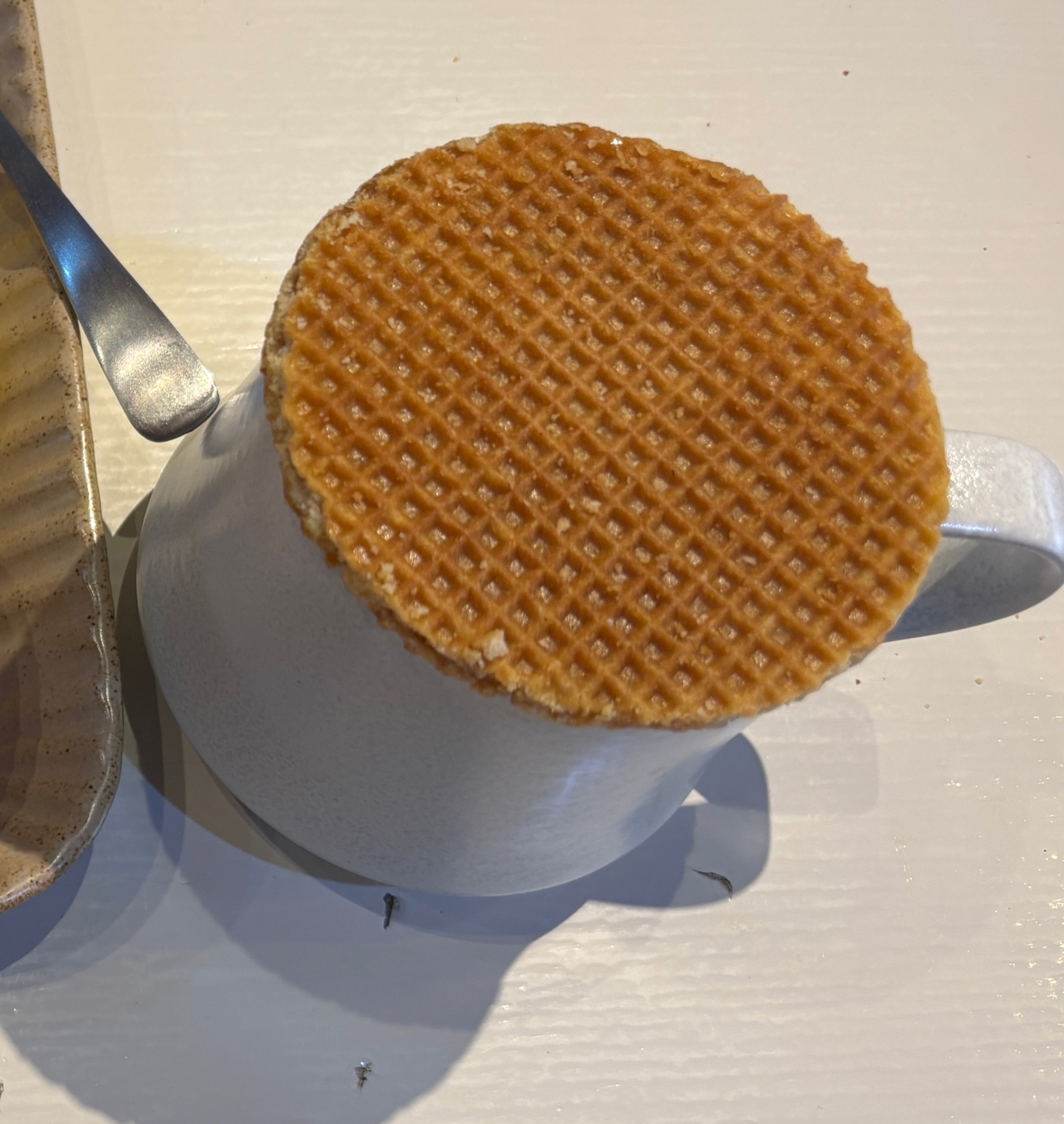 10648