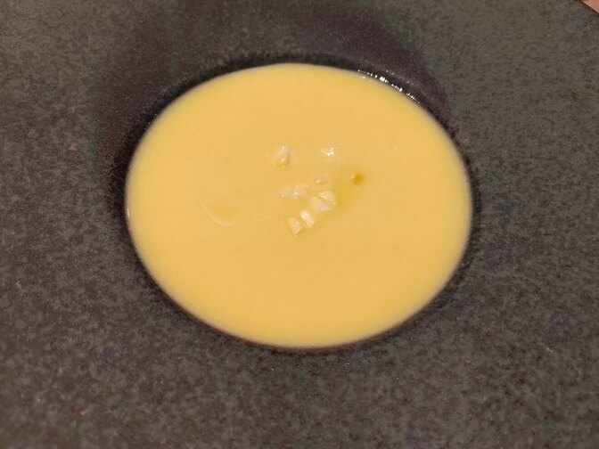 10851