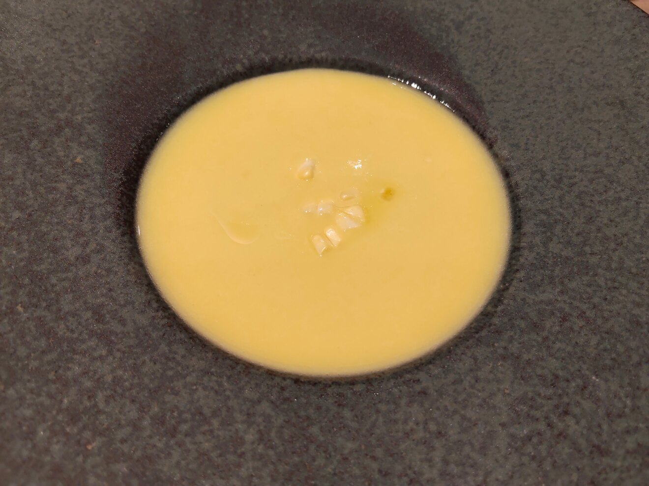 10851