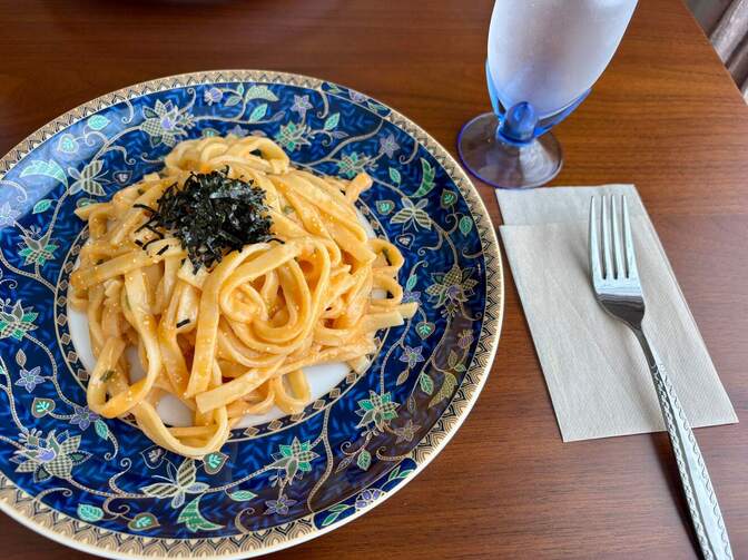 11121