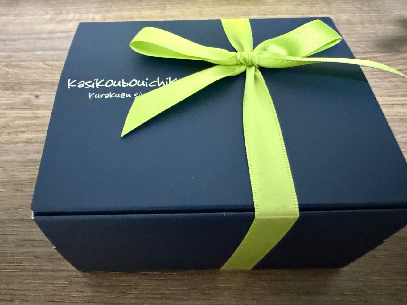 8886