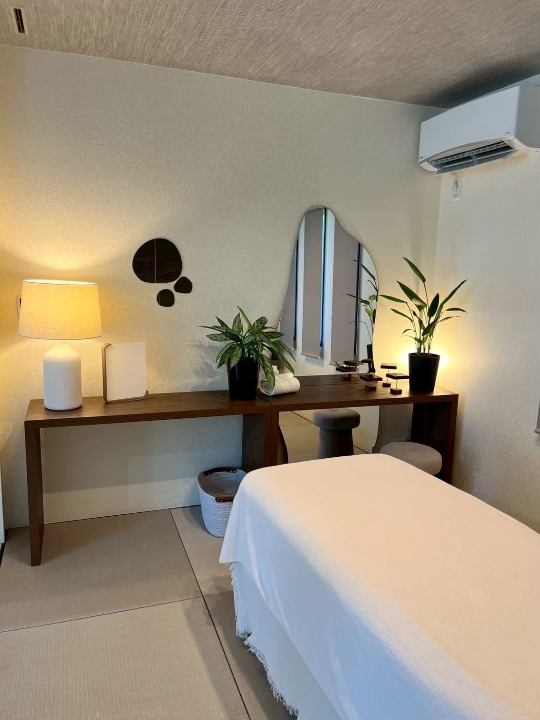 ROOM9