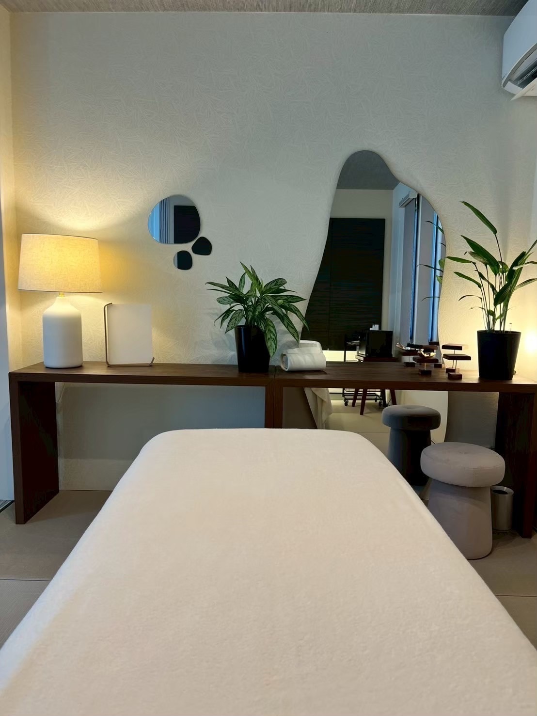 ROOM9