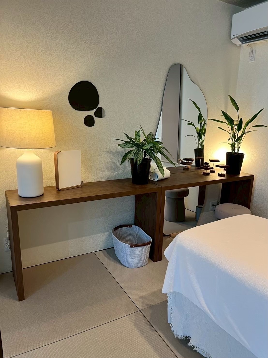 ROOM9
