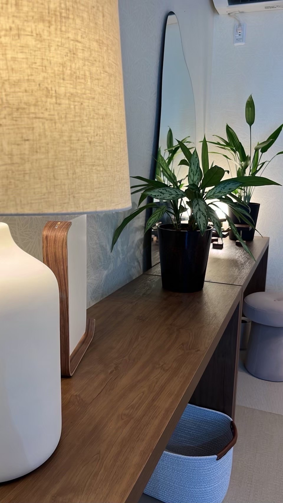ROOM9