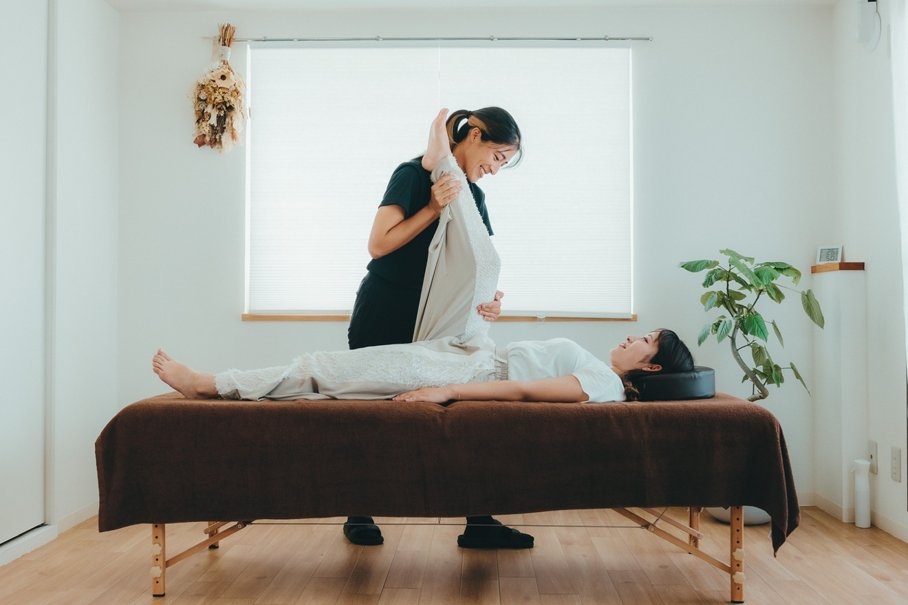 股関節からほぐす整体✕腸もみ｜女性専用