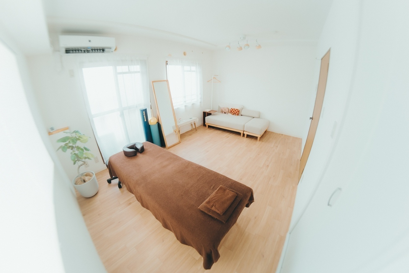股関節からほぐす整体✕腸もみ｜女性専用