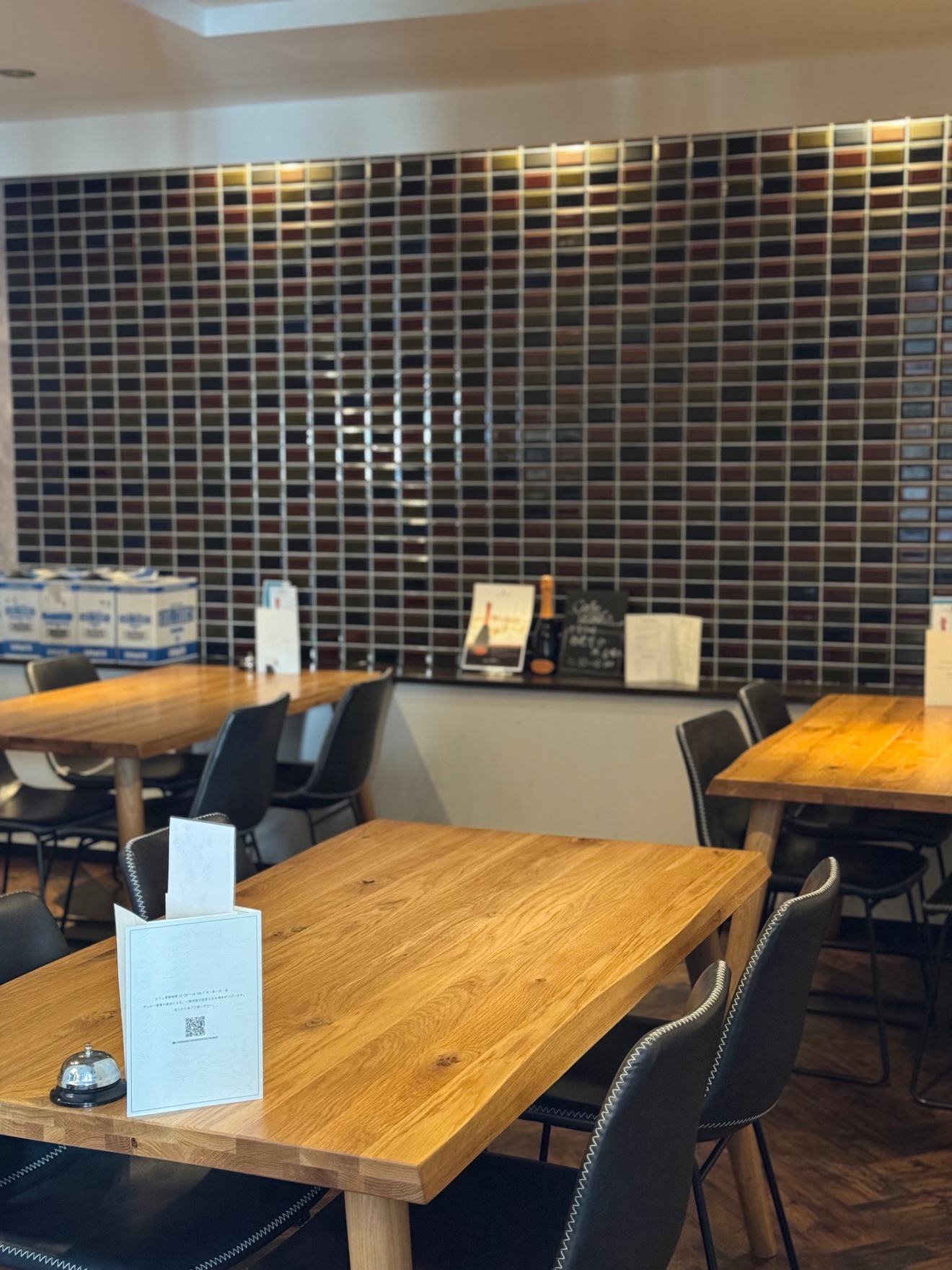 小さな町のなかのレストラン bistro